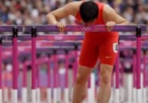 2012年刘翔比赛 08奥运会刘翔为什么摔倒